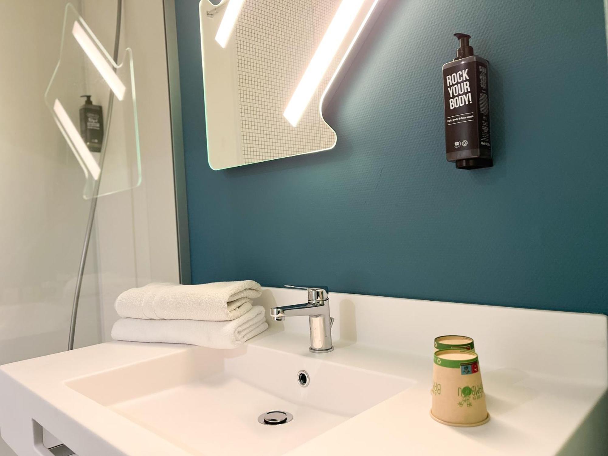 Ibis Budget Saint Christol Les Ales מראה חיצוני תמונה