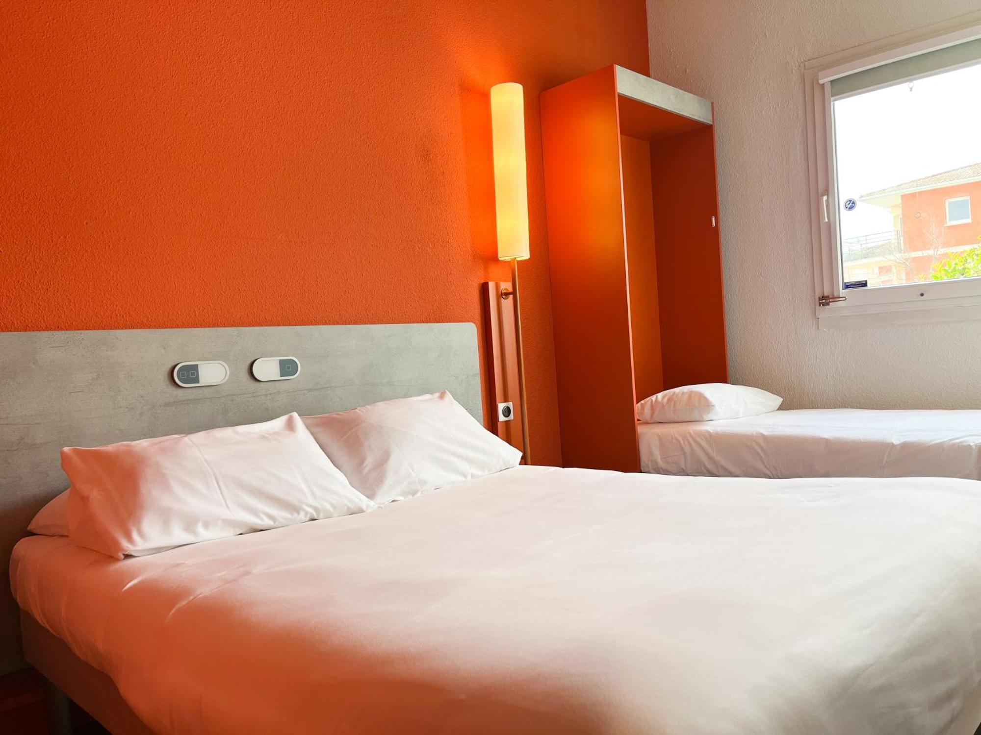 Ibis Budget Saint Christol Les Ales מראה חיצוני תמונה