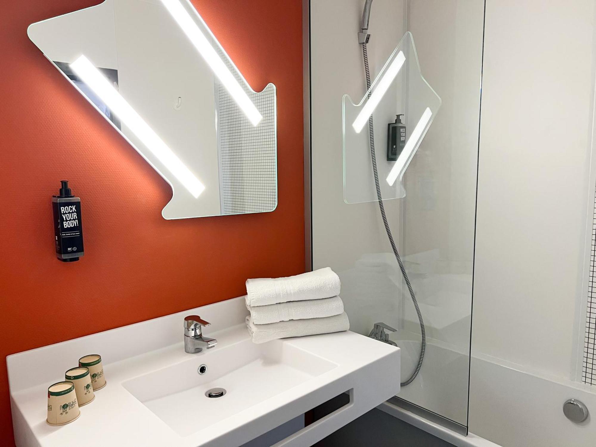 Ibis Budget Saint Christol Les Ales מראה חיצוני תמונה