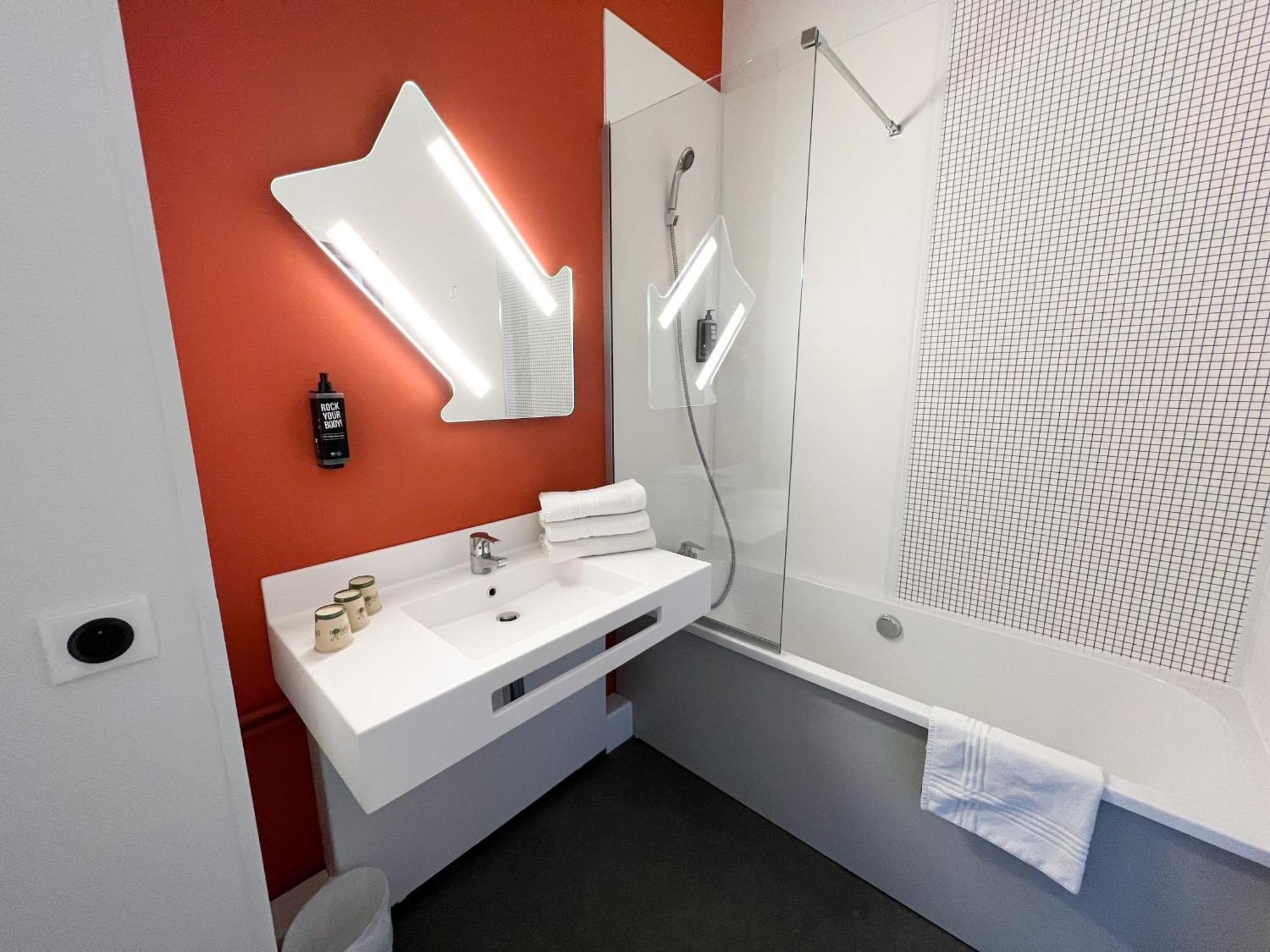 Ibis Budget Saint Christol Les Ales מראה חיצוני תמונה