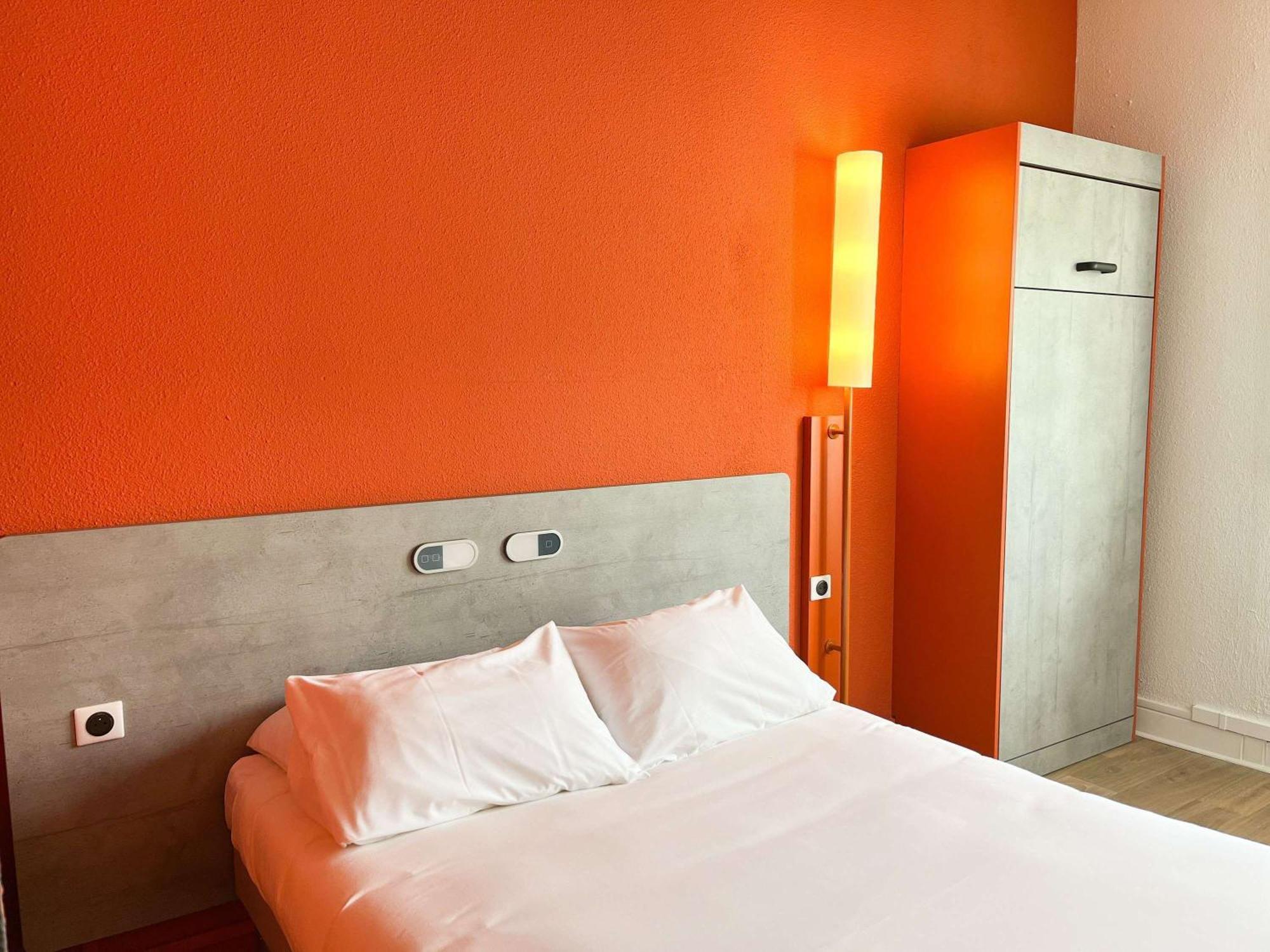 Ibis Budget Saint Christol Les Ales מראה חיצוני תמונה