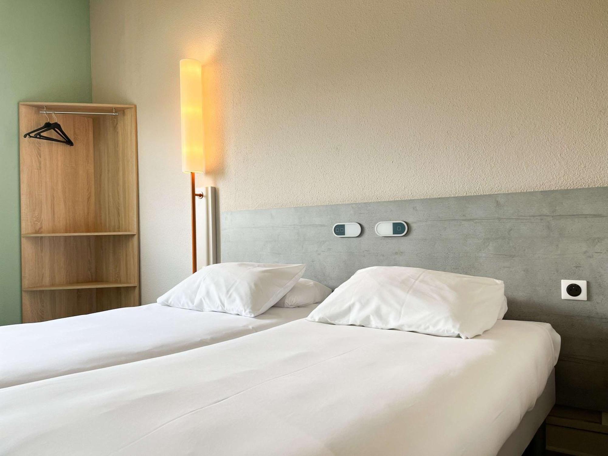 Ibis Budget Saint Christol Les Ales מראה חיצוני תמונה