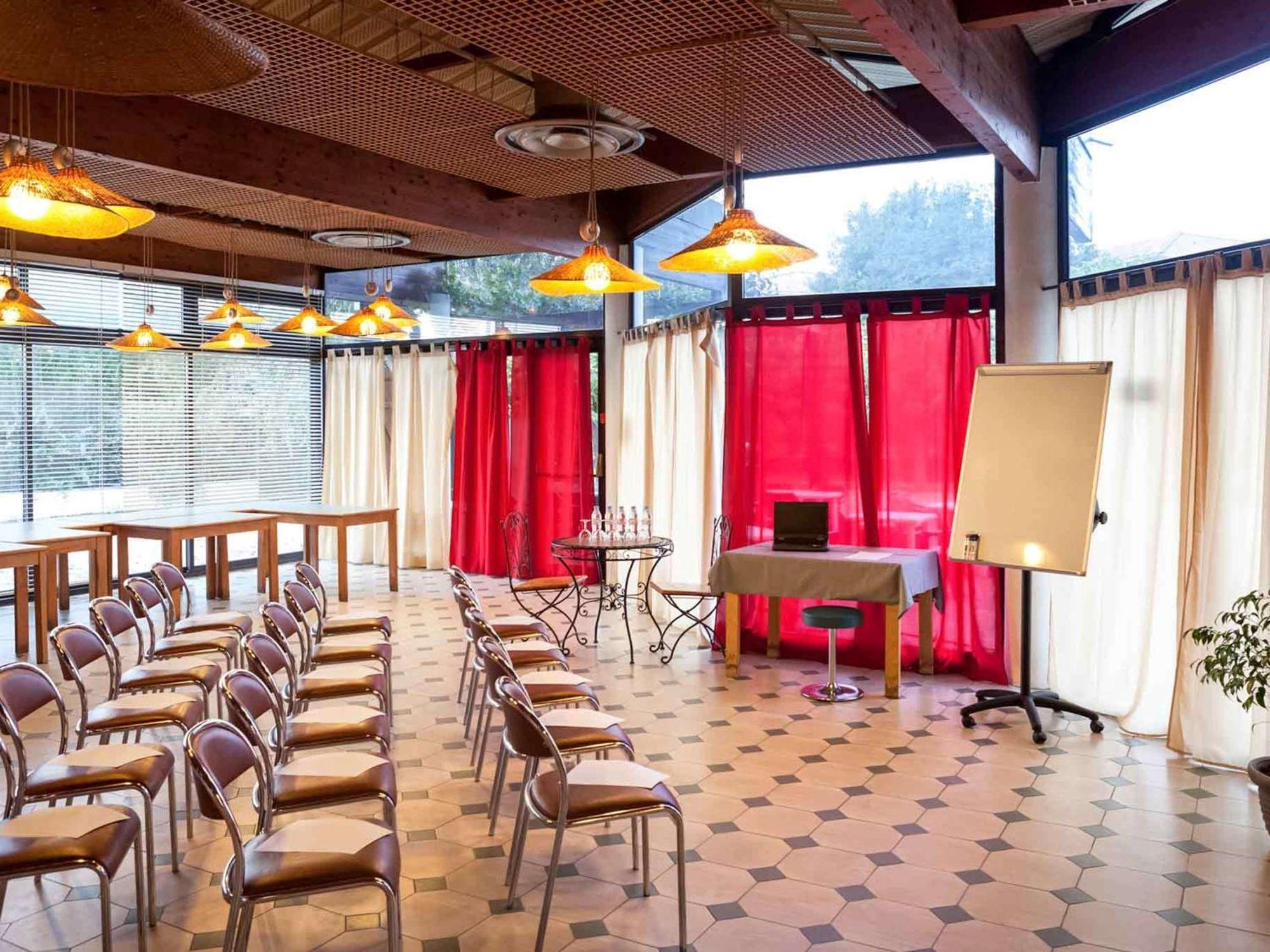 Ibis Budget Saint Christol Les Ales מראה חיצוני תמונה