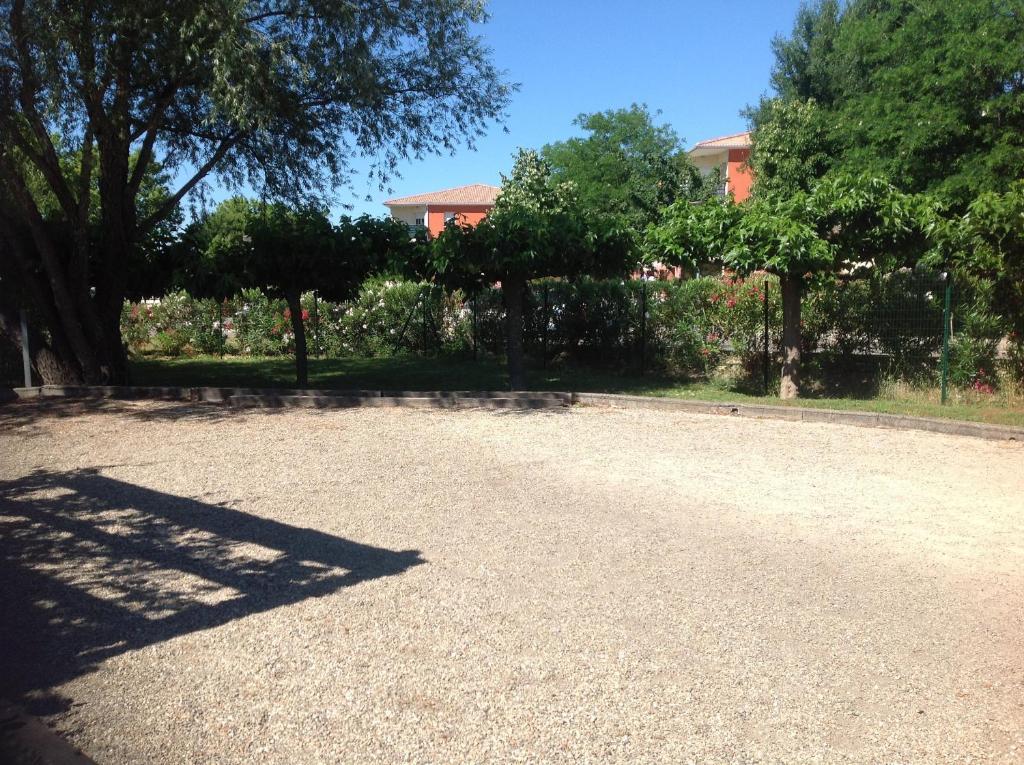 Ibis Budget Saint Christol Les Ales מראה חיצוני תמונה
