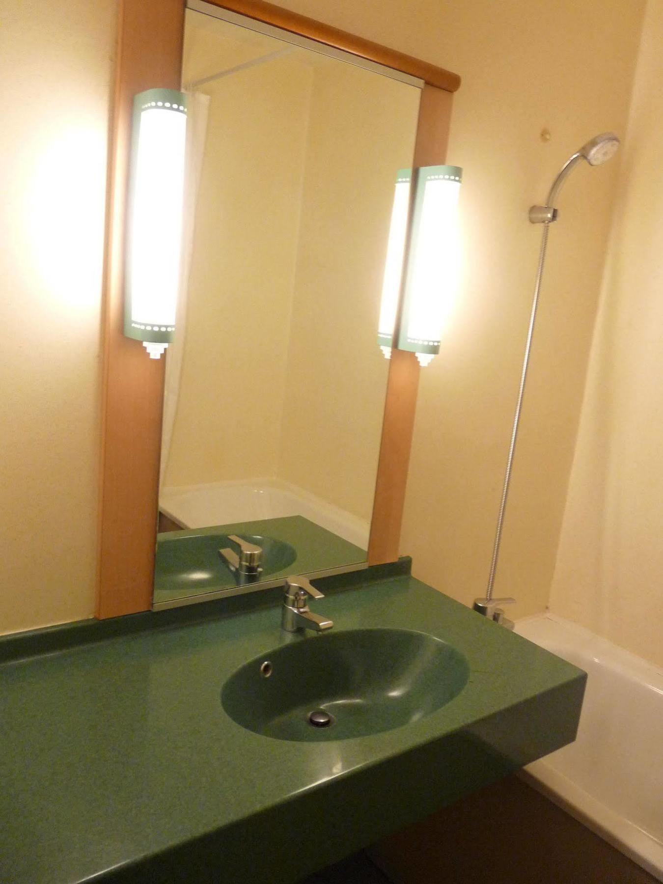 Ibis Budget Saint Christol Les Ales מראה חיצוני תמונה